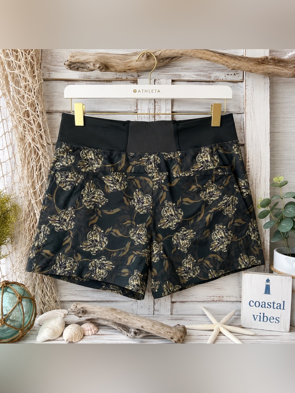 Athleta Trekkie North Floral Shorts NWOT Size 20